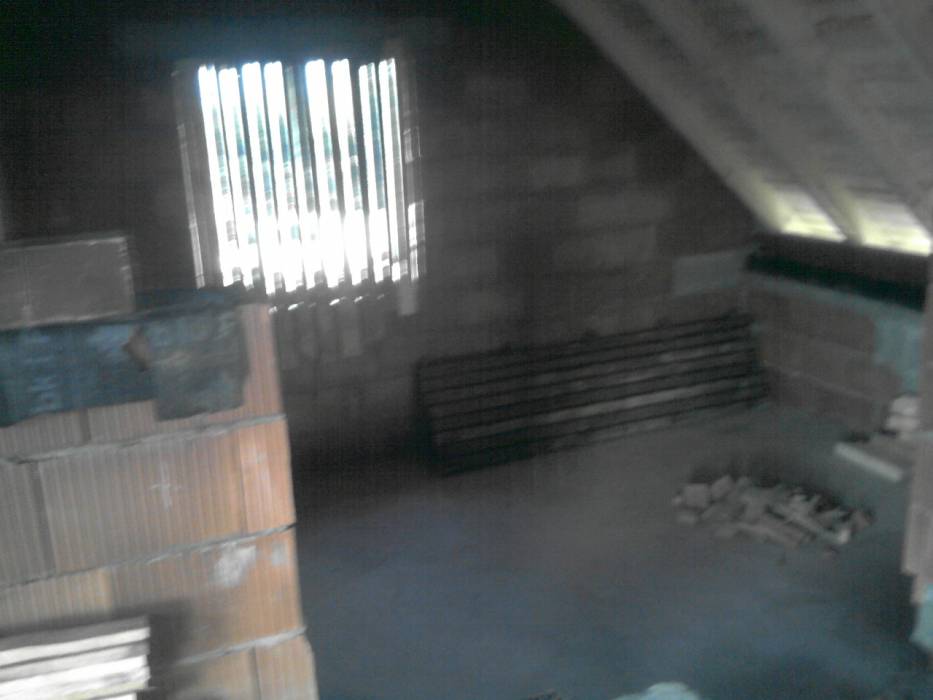 widok na pomieszczenie nad garażem-klatka  schodowa,garderoba